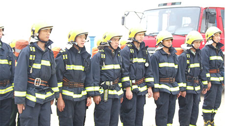 资源是我家，清静靠各人，义务消防队举行实战演练